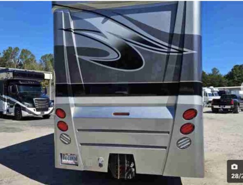 2016 Showhauler 2 Bath Cascadia Coach, 600HP, 13 Speed, 56K Miles, Available Today - Image 4